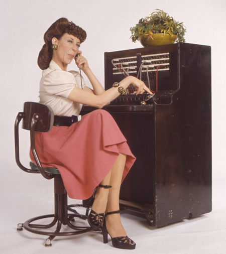 Does Lily Tomlin work in Sedona